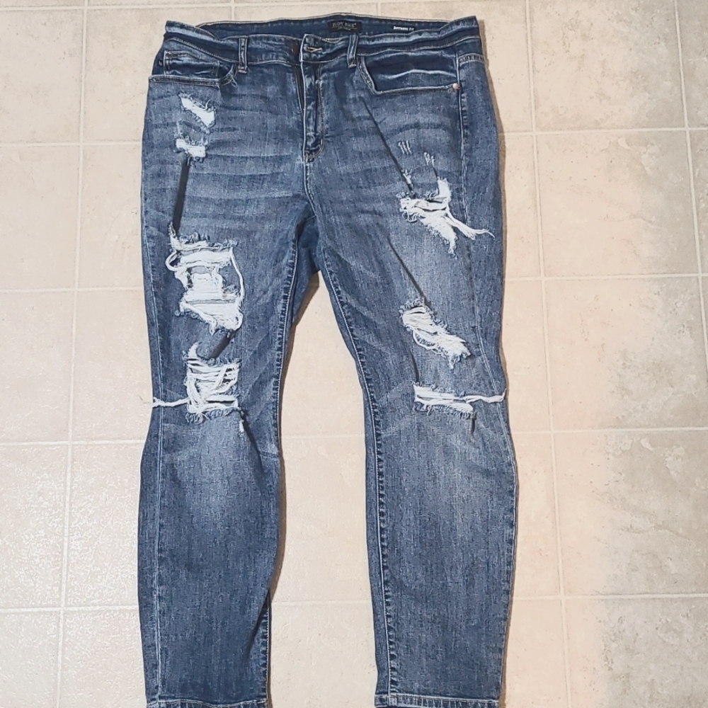 Judy Blue distressed boyfriend jeans
